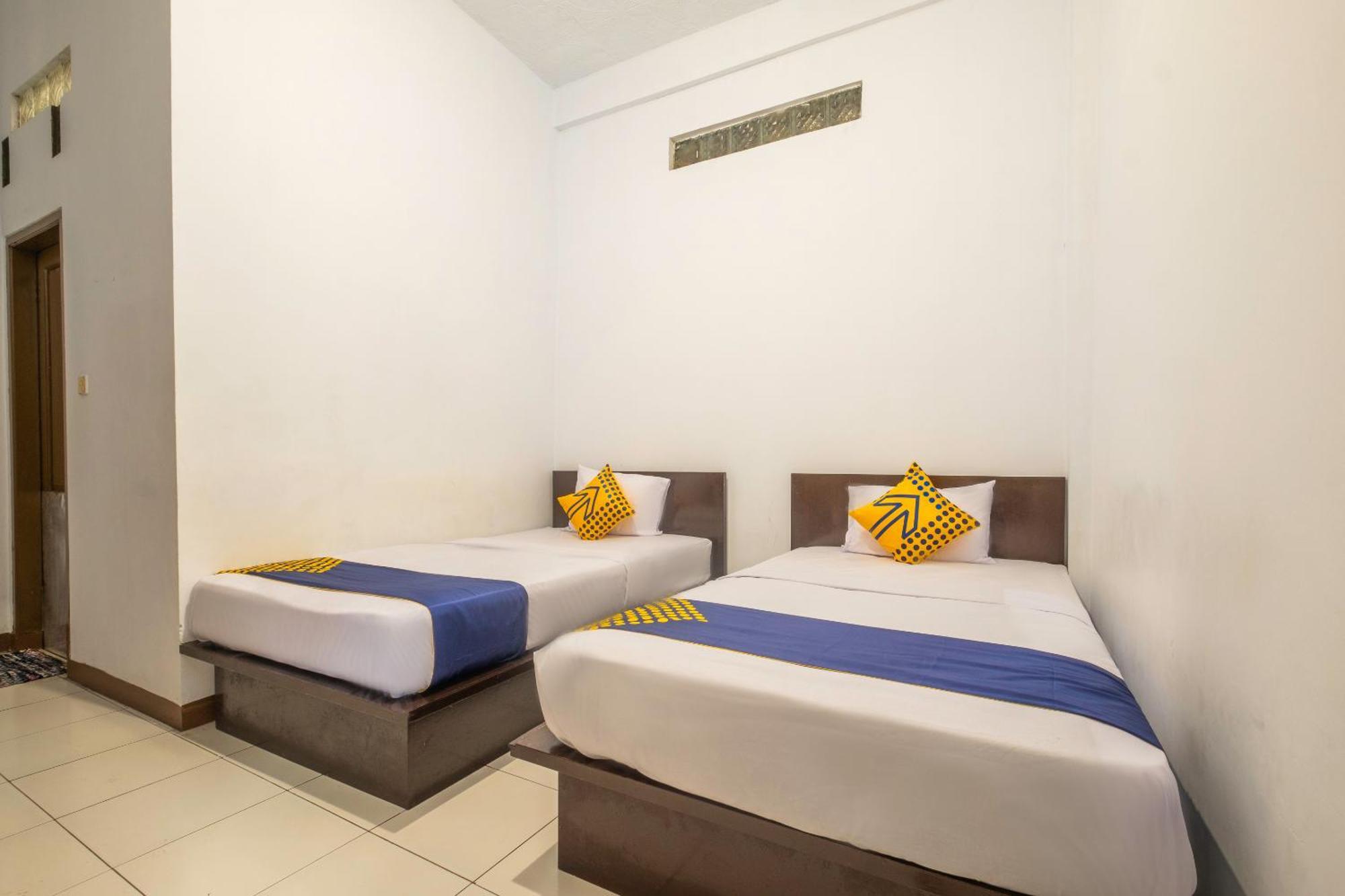 Spot On 2395 Hotel Aden 2 Syariah Тасикмалая Екстериор снимка