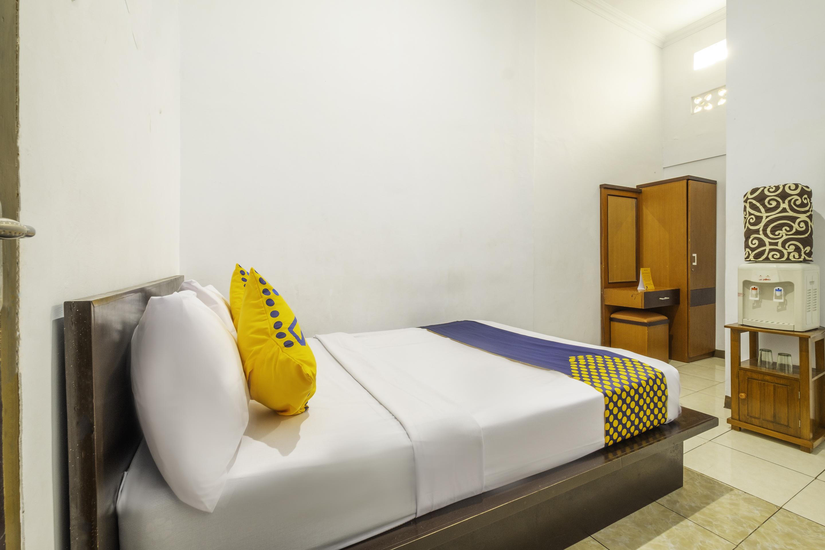 Spot On 2395 Hotel Aden 2 Syariah Тасикмалая Екстериор снимка