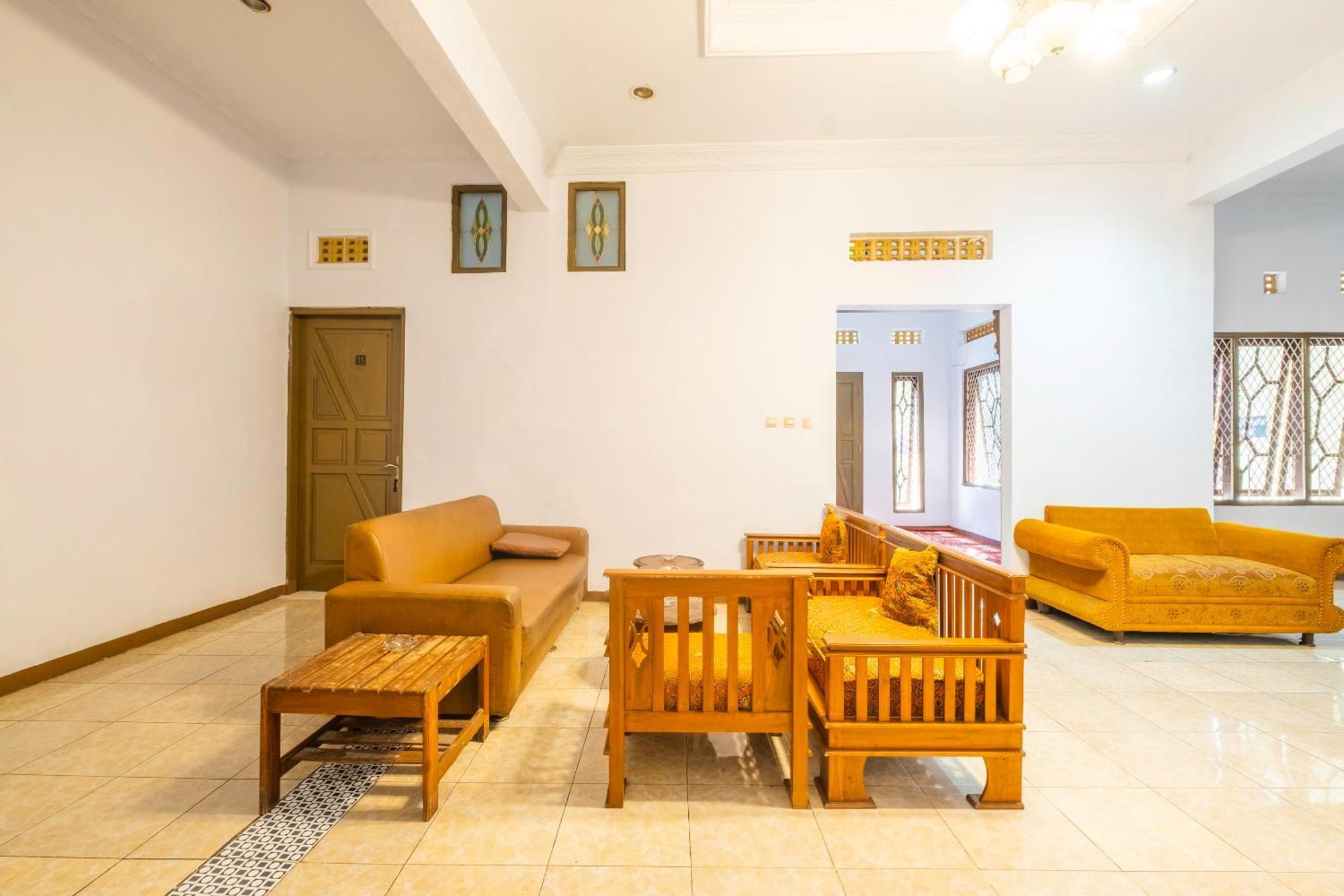 Spot On 2395 Hotel Aden 2 Syariah Тасикмалая Екстериор снимка
